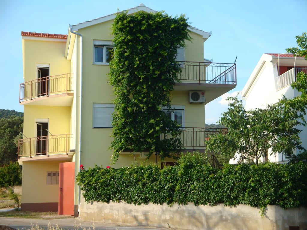 Apartments Borozan Винишче Экстерьер фото