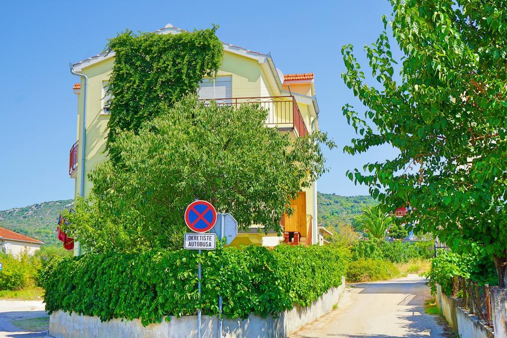 Apartments Borozan Винишче Экстерьер фото